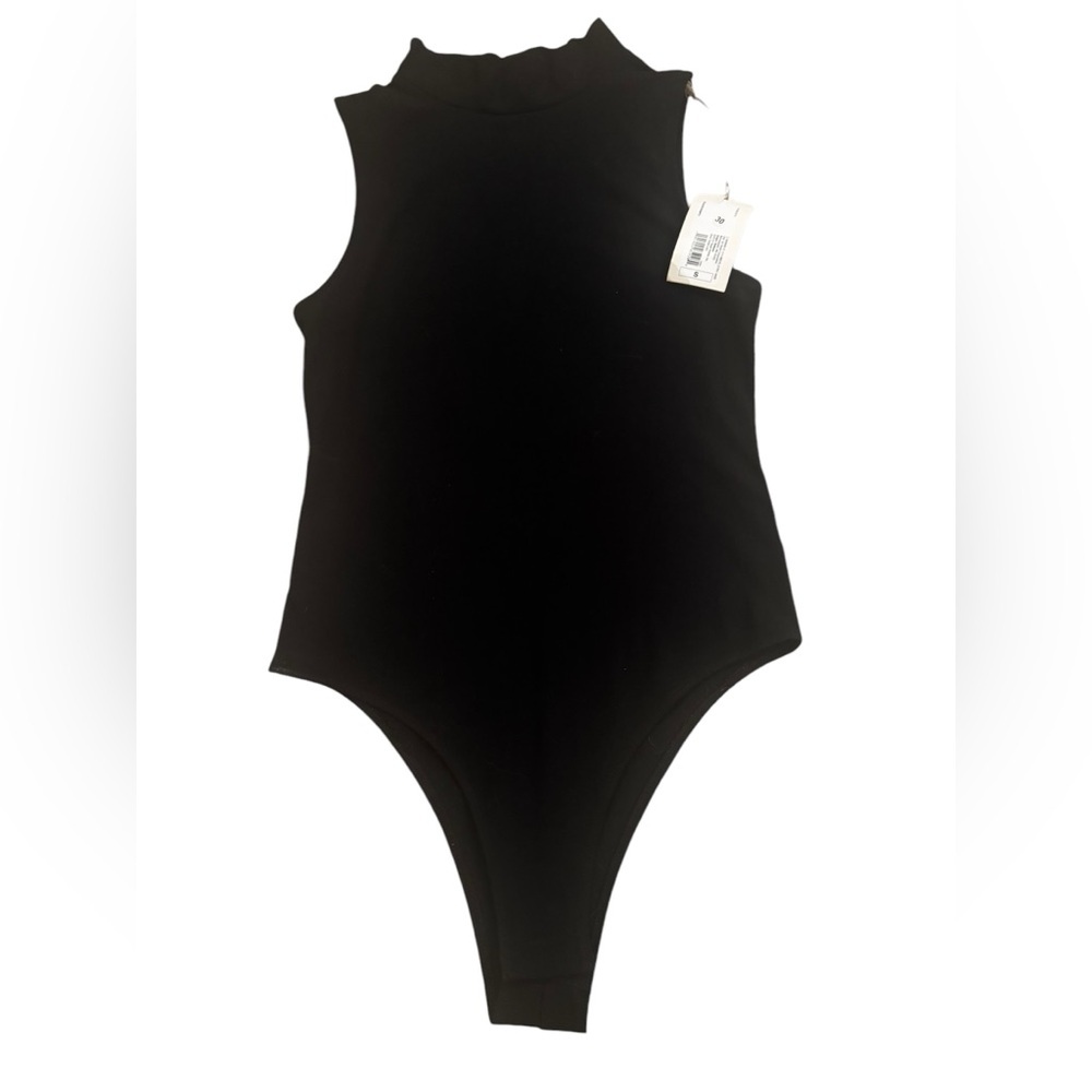 🌸Black mock neck black bodysuit